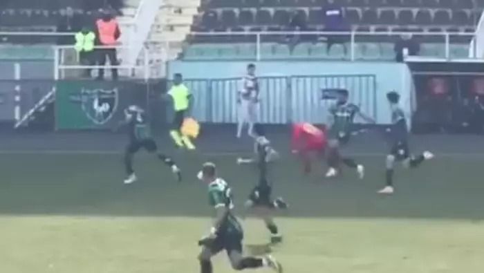 Maç içinde elinde cep telefonuyla görüntülenen Denizlisporlu futbolcu konuştu: "O sırada atak geldiği için..." 1