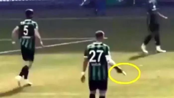 Maç içinde elinde cep telefonuyla görüntülenen Denizlisporlu futbolcu konuştu: "O sırada atak geldiği için..." 6