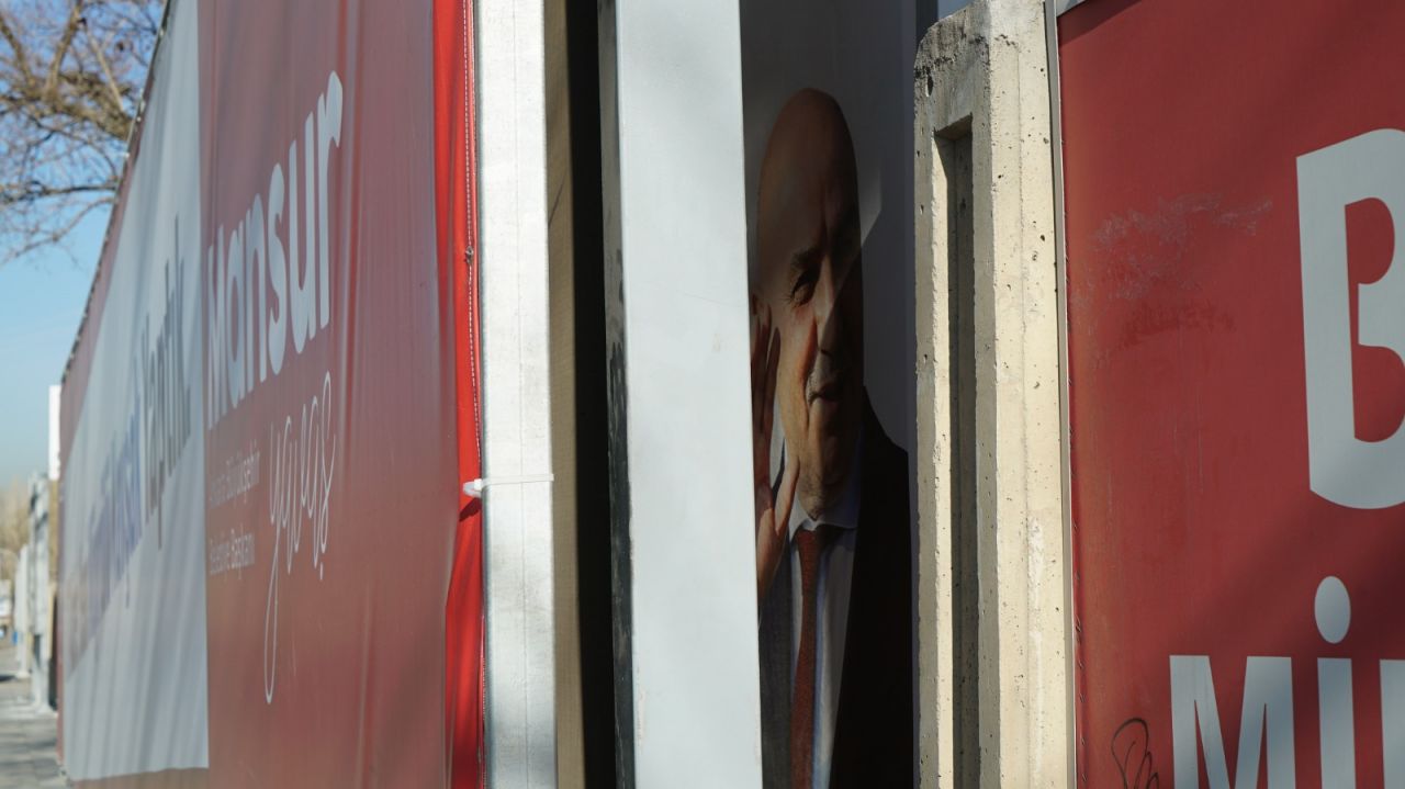 Sözde 'dürüst' seçim çalışması: Mansur Yavaş'tan Ankara'da Turgut Altınok'un pankartların engelleme! 8