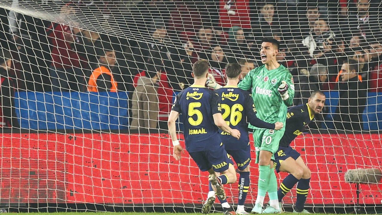 Fenerbahçelileri kızdıracak hakem yorumu: “Gaziantep’in penaltısı tekrar edilmeliydi! Fenerbahçe’nin ikinci golünden önce de faul var, gol iptal edilmeliydi” 2