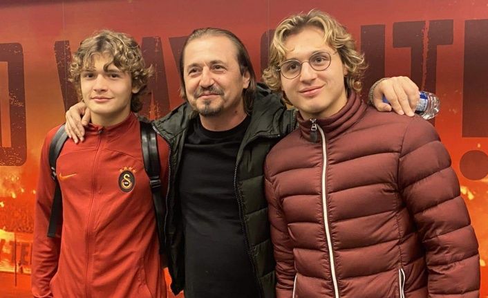 Galatasaray taraftarını şok eden Efe Akman gerçeğini babası Ayhan Akman canlı yayında açıkladı! "Galatasaray tüm haklarını onlara verdi, benim bile söz hakkım yok" 2