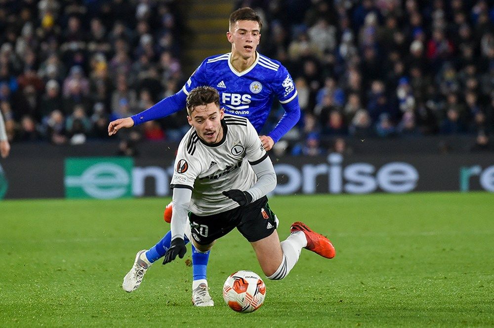 Beşiktaş kendi Sebastian Szymanski’sini buldu! Hasan Arat’tan transferin son gününde sezona damga vuracak transfer: Yıldız 10 numara resmi imzaları atmak için İstanbul’a geliyor… 3