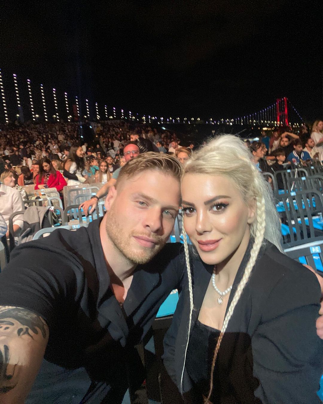 Survivor All Star'da Gizem'in Yunus Emre'ye yakın teması olay oldu! Yunus Emre'nin eşine mesaj yağdı: Beril Özden'in yanıtı gündem oldu 3