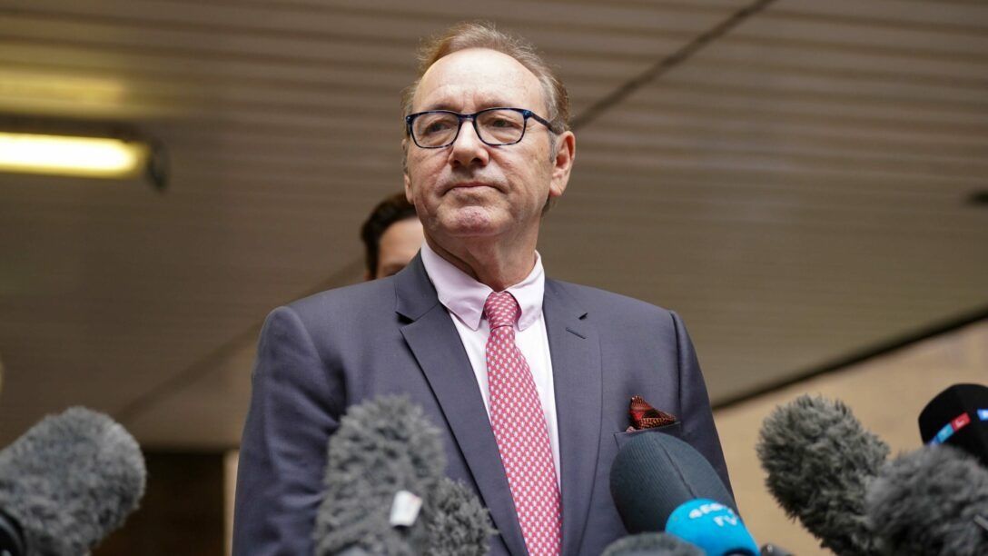 Cinsel saldırıdan suçlanmıştı! Dünyaca ünlü oyuncu Kevin Spacey hakkında karar verildi: 1 milyon dolar ödeyecek 3