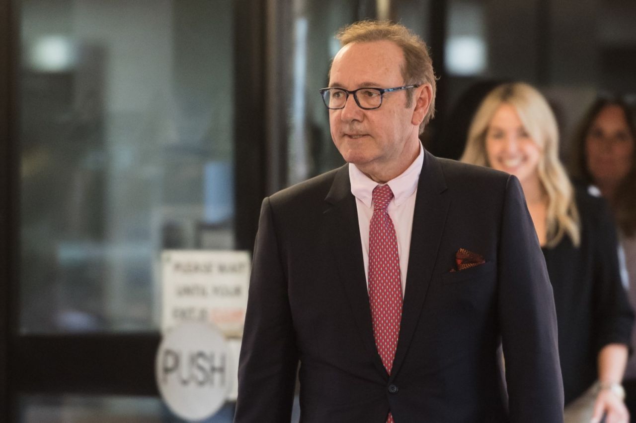 Cinsel saldırıdan suçlanmıştı! Dünyaca ünlü oyuncu Kevin Spacey hakkında karar verildi: 1 milyon dolar ödeyecek 4