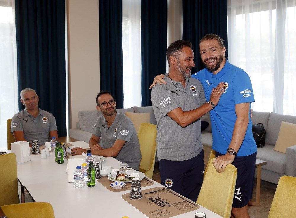 Caner Erkin’den sosyal medyayı ayağa kaldıran itiraflar: “Sergen Yalçın’ın yetenekli oyuncuya garezi var! Adama hakaret ettim, bağırdım ve saldırdım! Ali Koç da bunu biliyordu…” 3