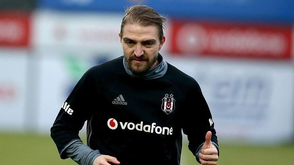 Caner Erkin’den sosyal medyayı ayağa kaldıran itiraflar: “Sergen Yalçın’ın yetenekli oyuncuya garezi var! Adama hakaret ettim, bağırdım ve saldırdım! Ali Koç da bunu biliyordu…” 7