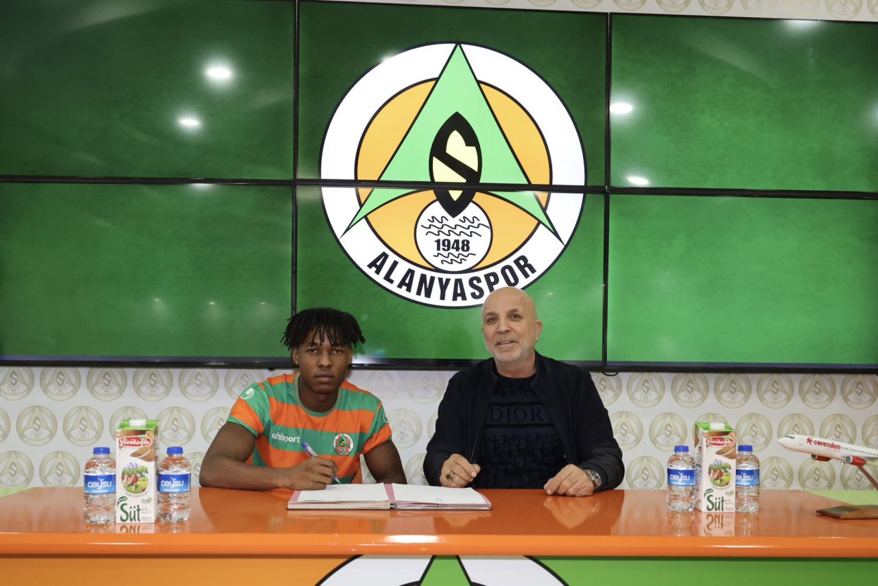 Galatasaray ve Beşiktaş rekor kırdı, Fenerbahçe tüm eksikleri tamamladı! İşte Süper Lig'de ara transfer dönemindeki imzalar... 17
