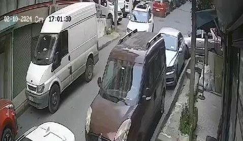 Küçükçekmece'de AK Parti'nin seçim çalışması sırasında düzenlenen silahlı saldırı anı kamerada! 2