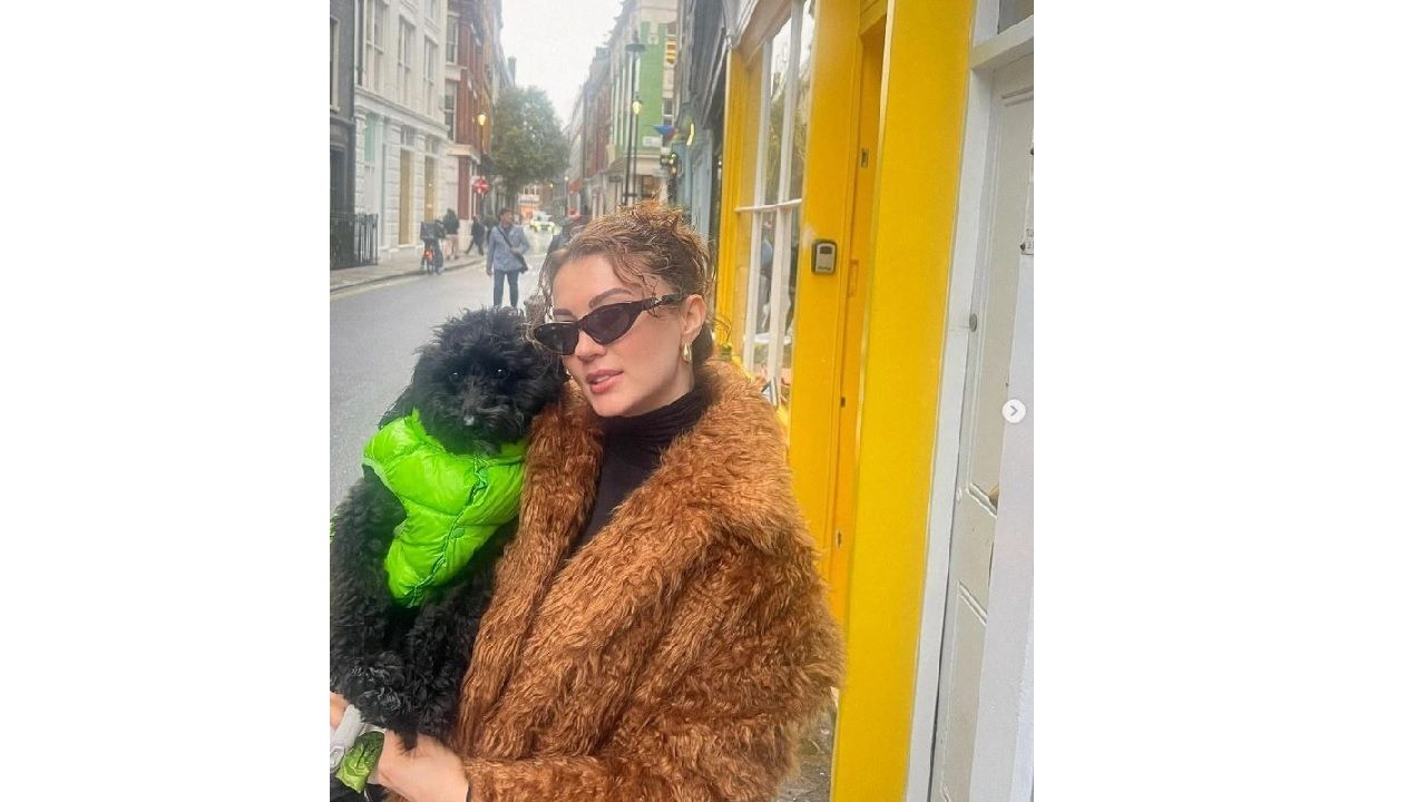 Oyuncu Burcu Özberk Londra tatilinde! Sokak pozlarına hayranlarından yorum yağdı... 1
