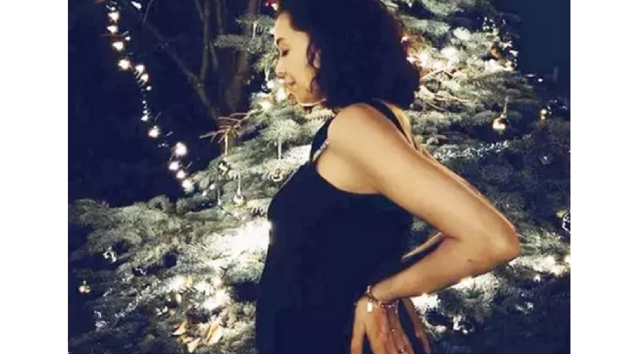Tescilli güzel Azra Akın ikinci kez anne olacağını duyurmuştu! Doğum için gün sayıyor... 2