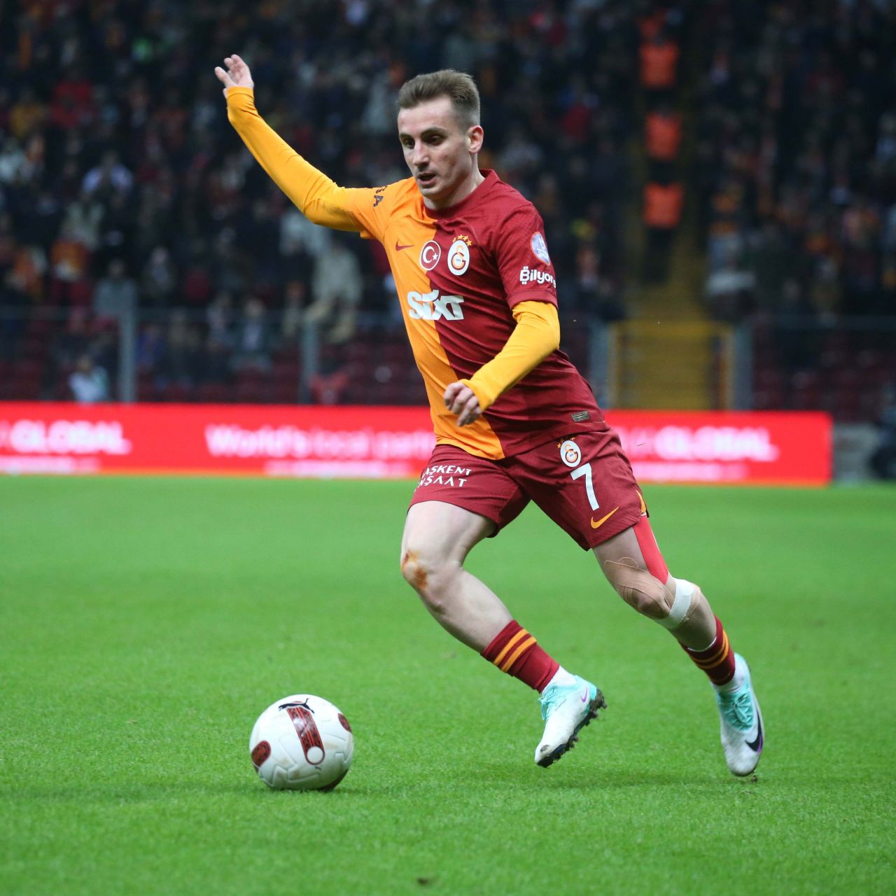 “Okan Buruk’un dokunulmaz Mauro Icardi’ye dokunmasını bekledim, yine oyundan çıkartmadı! Icardi nasıl bir ruh halinde çok merak ediyorum. Üzülüyorum bu adama! Pozisyona bile giremiyor…” 4