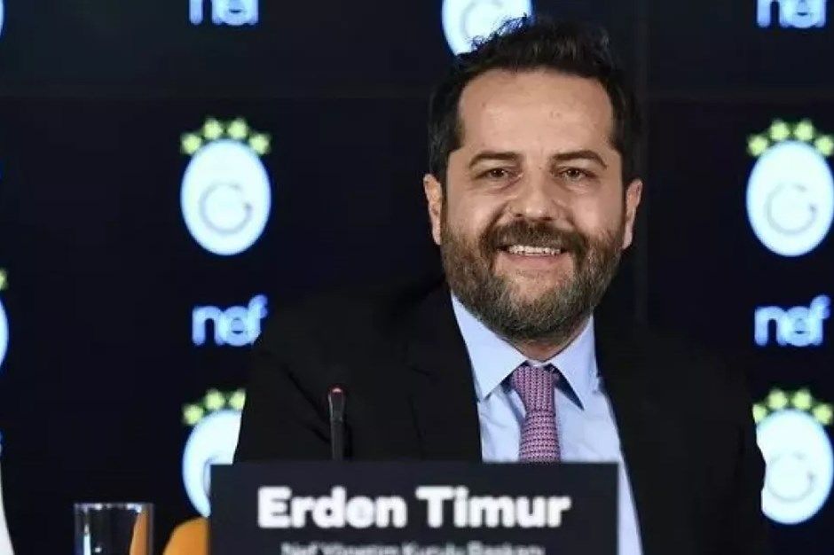 Güle güle Erden Timur, her şey buraya kadarmış! Galatasaray’da yer yerinden oynayacak! Gündeme bomba gibi düşen iddia: Erden Timur sezon sonunda görevi bırakacak, yerine ise Abdurrahim Albayrak geçecek… 1