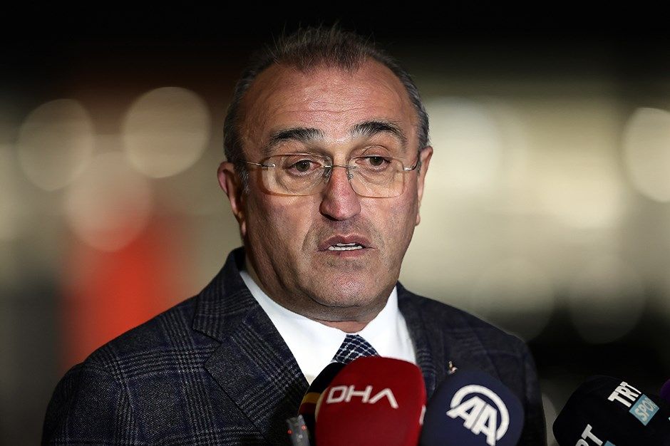 Güle güle Erden Timur, her şey buraya kadarmış! Galatasaray’da yer yerinden oynayacak! Gündeme bomba gibi düşen iddia: Erden Timur sezon sonunda görevi bırakacak, yerine ise Abdurrahim Albayrak geçecek… 7