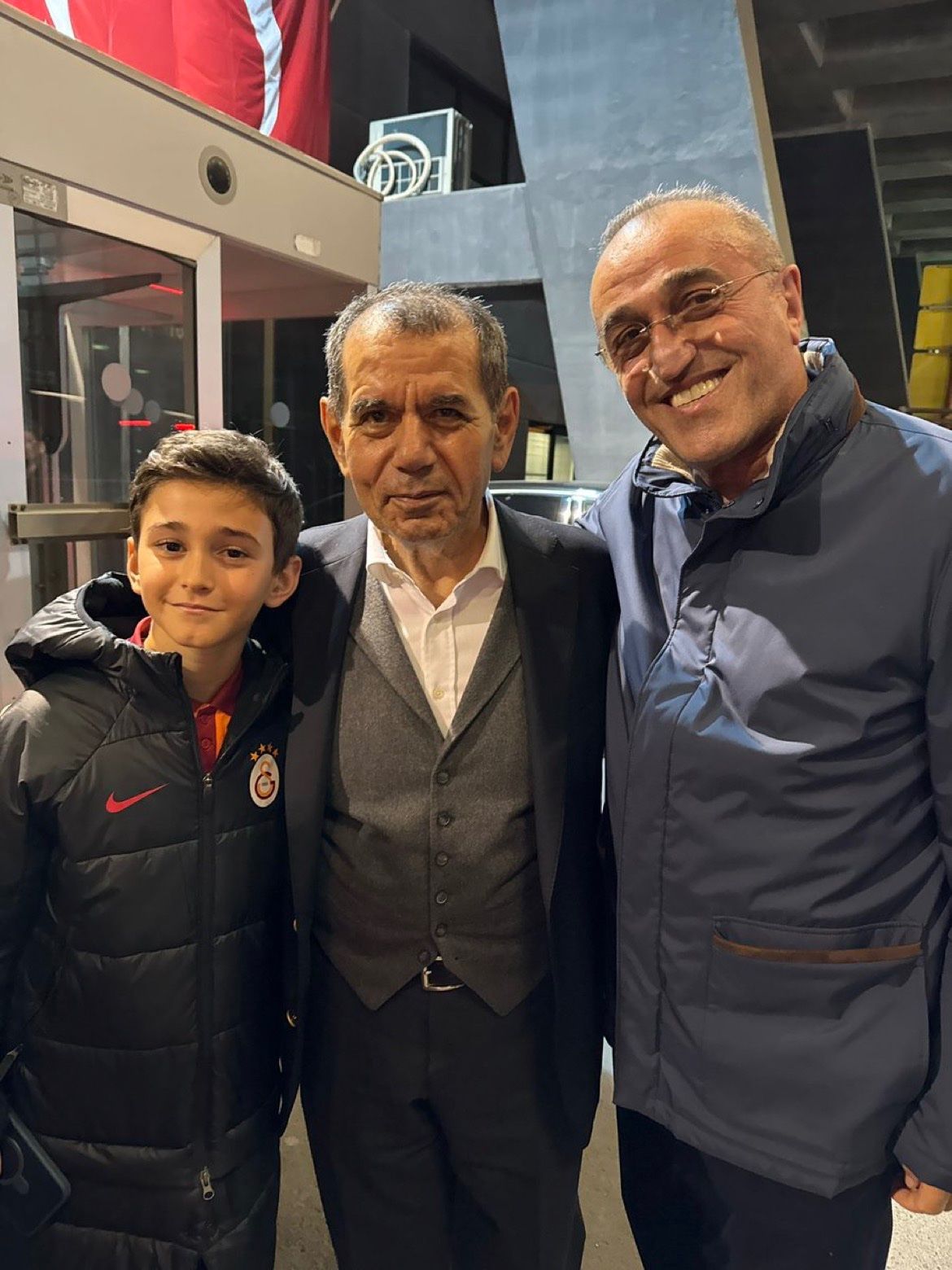 Güle güle Erden Timur, her şey buraya kadarmış! Galatasaray’da yer yerinden oynayacak! Gündeme bomba gibi düşen iddia: Erden Timur sezon sonunda görevi bırakacak, yerine ise Abdurrahim Albayrak geçecek… 9