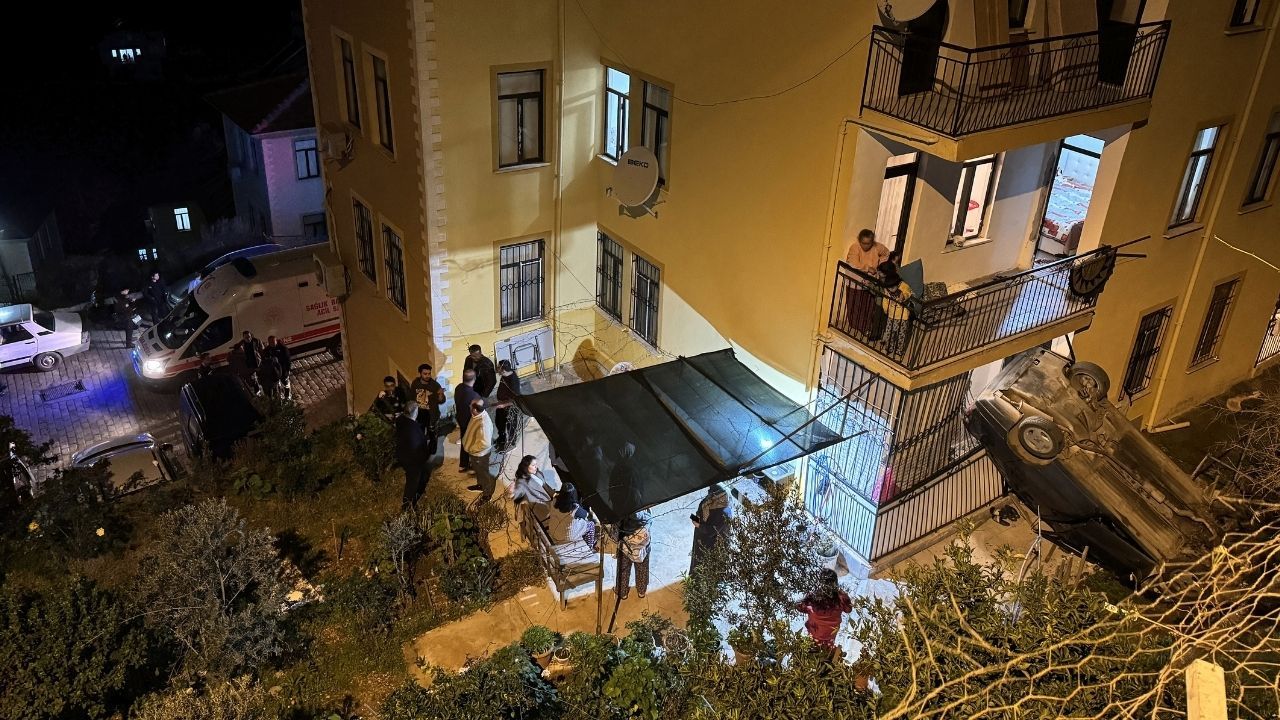 Muğla'da evin balkonuna düşen otomobildeki 2 kişi yaralandı 2