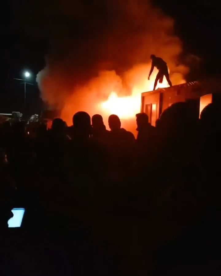 Hatay'da konteyner kentte korkutan yangın! Yürekler ağza geldi 1