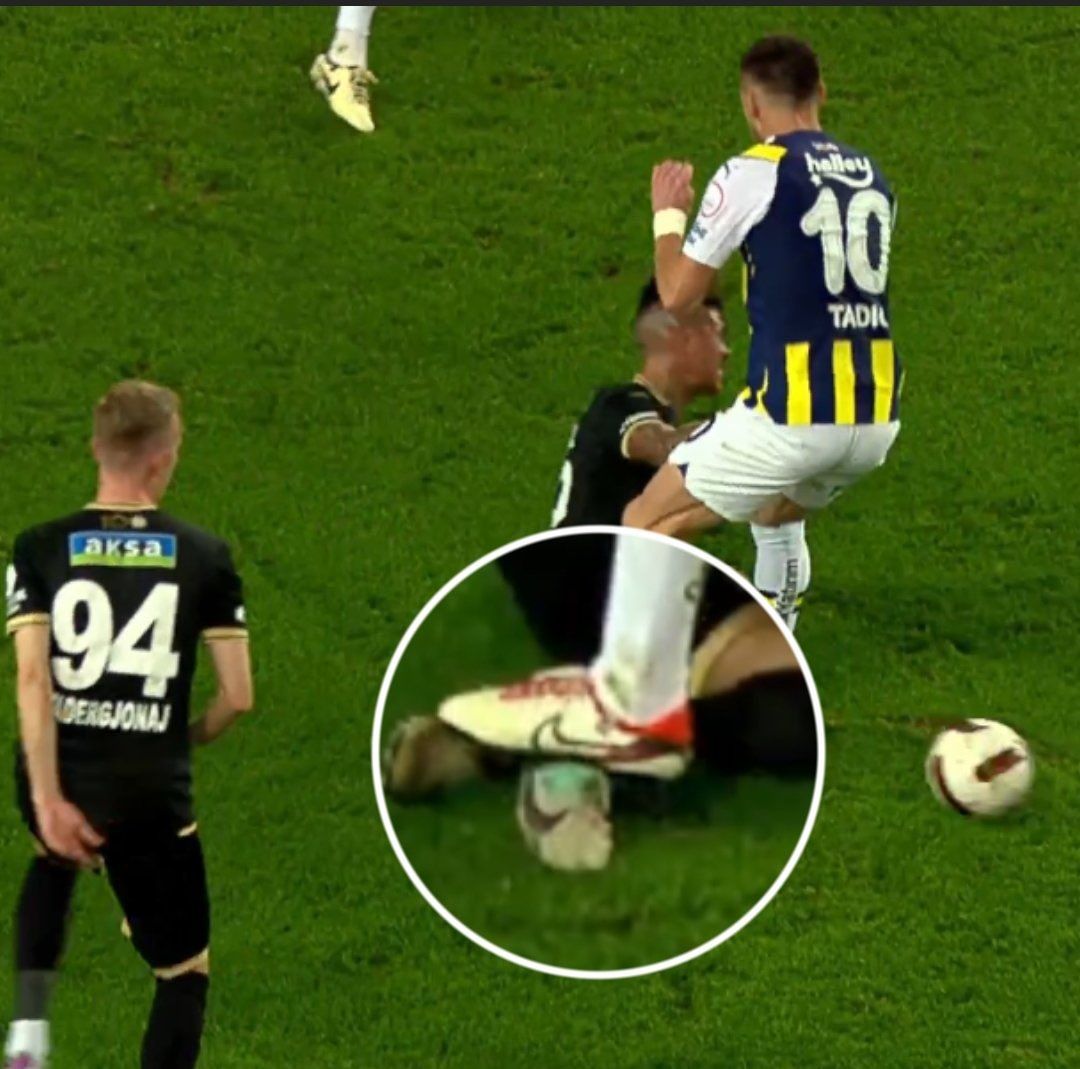 “Fenerbahçe büyük hakem desteği ve kıyağına rağmen şampiyonluğu kaybetti! Eğer hakem hakem olsaydı, Fenerbahçe ilk yarıda 9 kişi kalırdı! Yetmedi bir de penaltı uydurdu…” 7