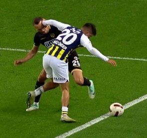 “Fenerbahçe büyük hakem desteği ve kıyağına rağmen şampiyonluğu kaybetti! Eğer hakem hakem olsaydı, Fenerbahçe ilk yarıda 9 kişi kalırdı! Yetmedi bir de penaltı uydurdu…” 8
