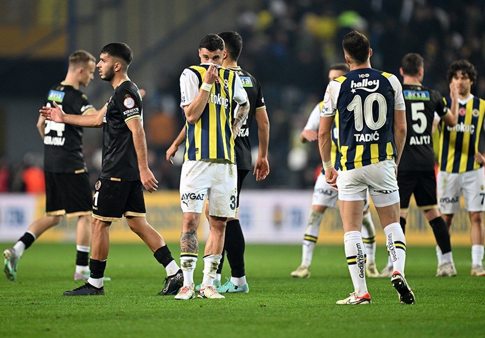 “Dusan Tadic yürüyerek oynuyor! Sebastian Szymanski uzun zamandır ortalarda yok! İsmail Kartal’ın kafası çok karışık, bu sonuç büyük travma yaratır” 7
