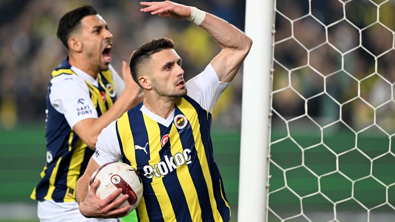 “Dusan Tadic yürüyerek oynuyor! Sebastian Szymanski uzun zamandır ortalarda yok! İsmail Kartal’ın kafası çok karışık, bu sonuç büyük travma yaratır” 9