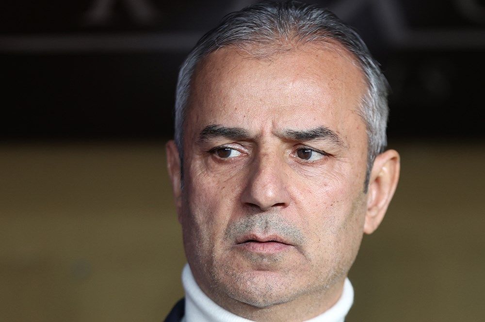 Maç sonu İsmail Kartal’ı yerden yere vurdu! Fenerbahçe taraftarını ikiye böldü: “İsmail Hoca çözüldü artık! Giren belli, çıkan belli. Baskı altında eziliyor, diken üstünde adam! Kadroyu kullanmayı beceremiyor!” 1