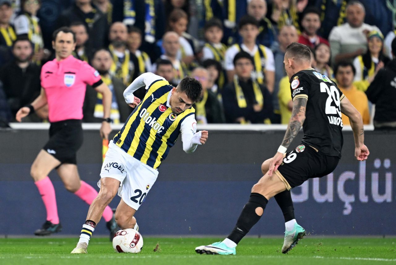 “Fenerbahçe hakem sayesinde 1 puan aldı! Skandal penaltı, verilmeyen kırmızı kart… İsmail Kartal’ın artık verecek bir şeyi kalmadı. Onu gönderip Volkan Demirel’i takımın başına getirmek lazım” 5