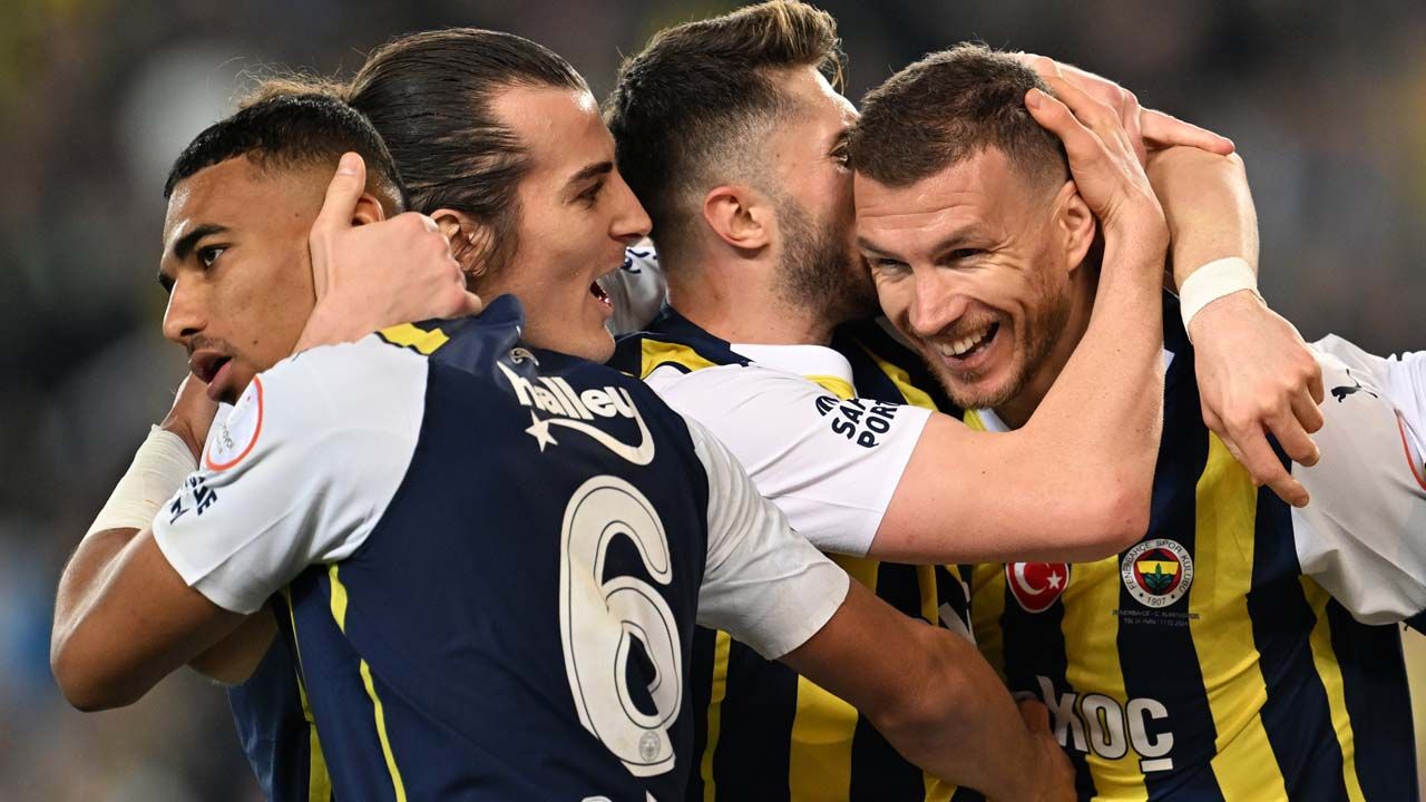 “Fenerbahçe hakem sayesinde 1 puan aldı! Skandal penaltı, verilmeyen kırmızı kart… İsmail Kartal’ın artık verecek bir şeyi kalmadı. Onu gönderip Volkan Demirel’i takımın başına getirmek lazım” 8