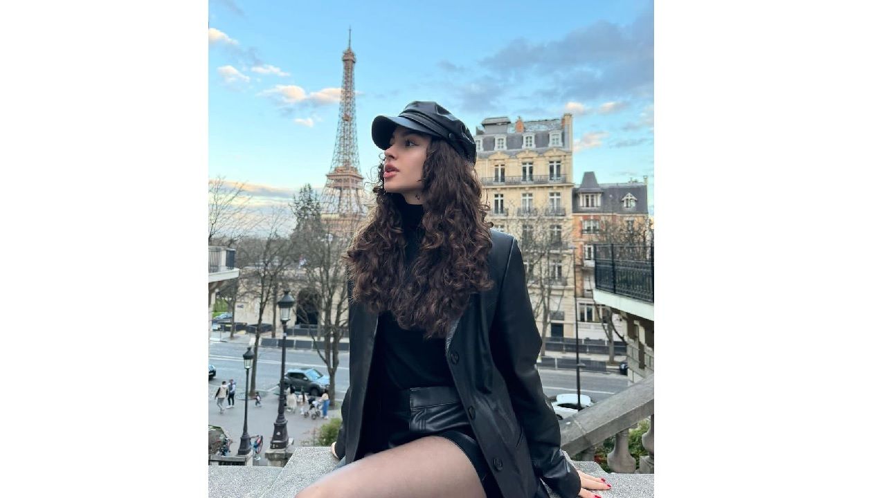Kardeşlerim dizisi oyuncusu Su Burcu Yazgı Coşkun tarzı ve güzelliği ile olay oldu! Paris'te tatil yapan oyuncu sosyal medyanın gündeminde... 2