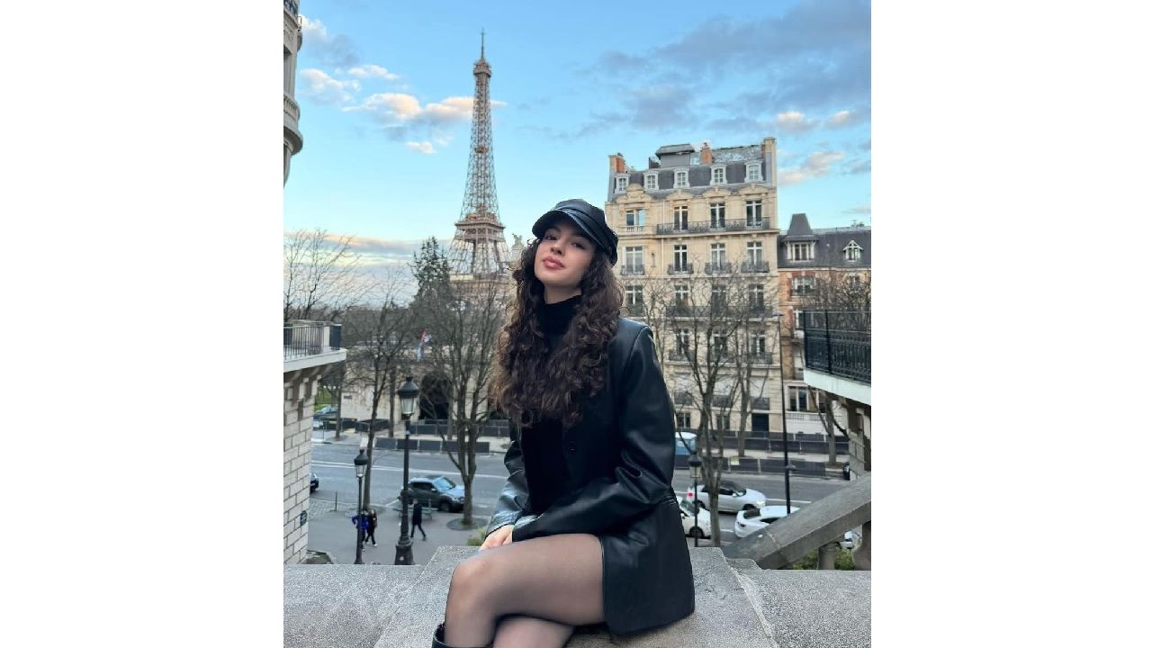 Kardeşlerim dizisi oyuncusu Su Burcu Yazgı Coşkun tarzı ve güzelliği ile olay oldu! Paris'te tatil yapan oyuncu sosyal medyanın gündeminde... 3