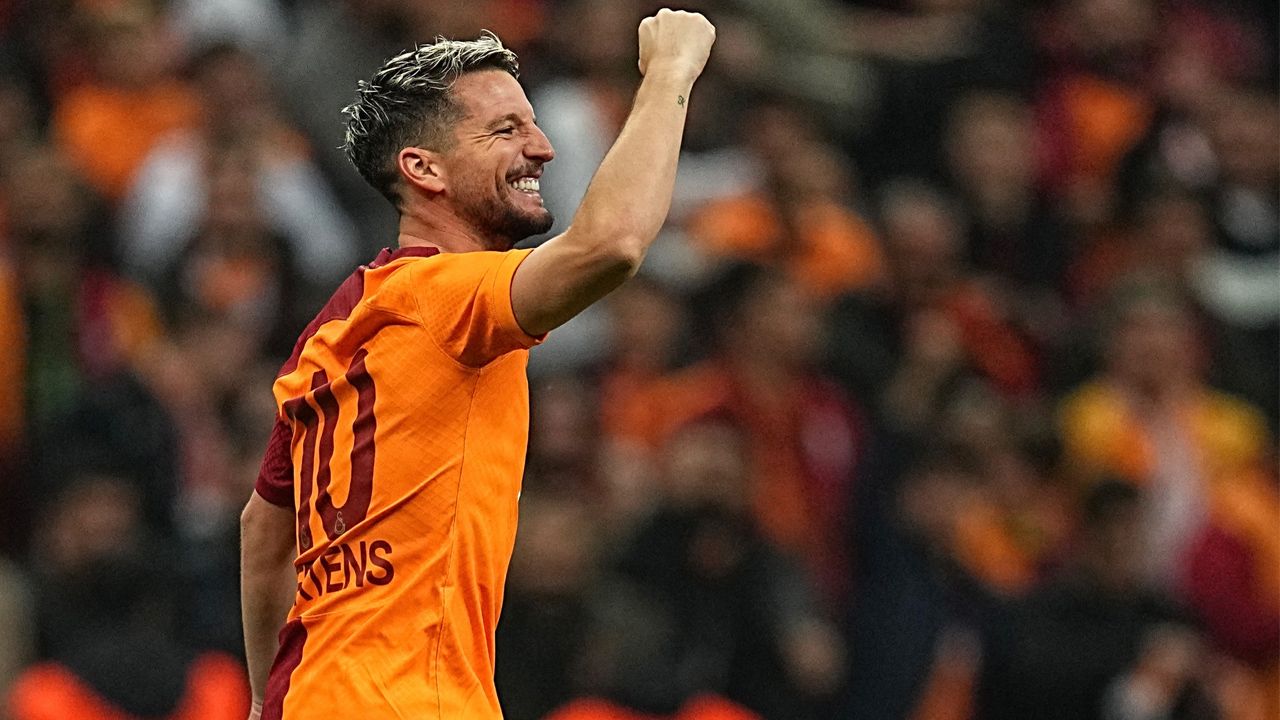 Dries Mertens’ten taraftarı havalara uçuracak haber geldi! Bir sezon daha devam etmesi tek bir şarta bağlı: Galatasaraylıların gözü kulağı bu haberdeydi… 4