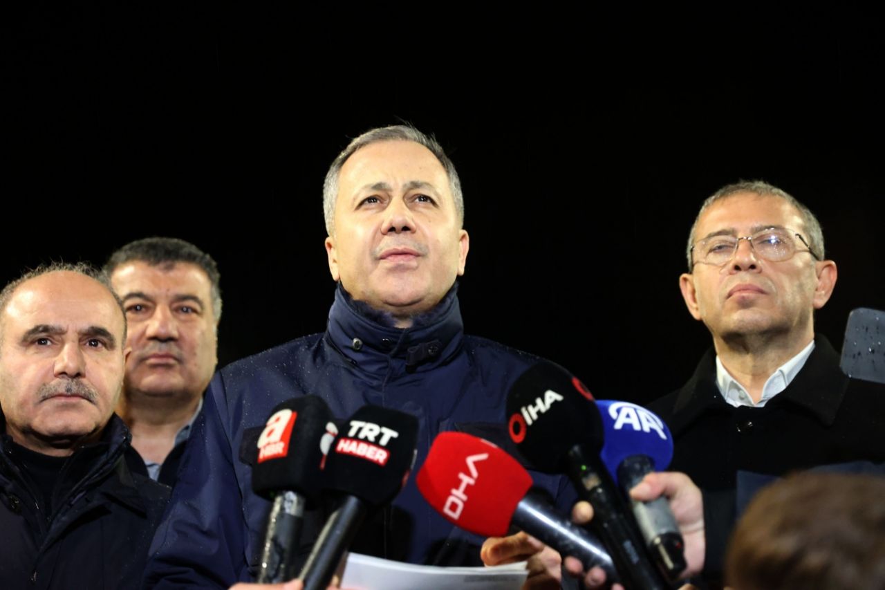 Erzincan'da zamanla yarış... Bakan Yerlikaya altın madeni faciasında son durumu paylaştı! 5