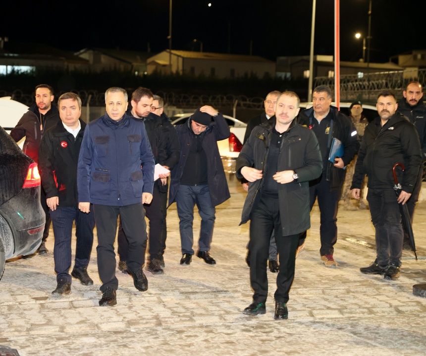 Erzincan'da zamanla yarış... Bakan Yerlikaya altın madeni faciasında son durumu paylaştı! 4