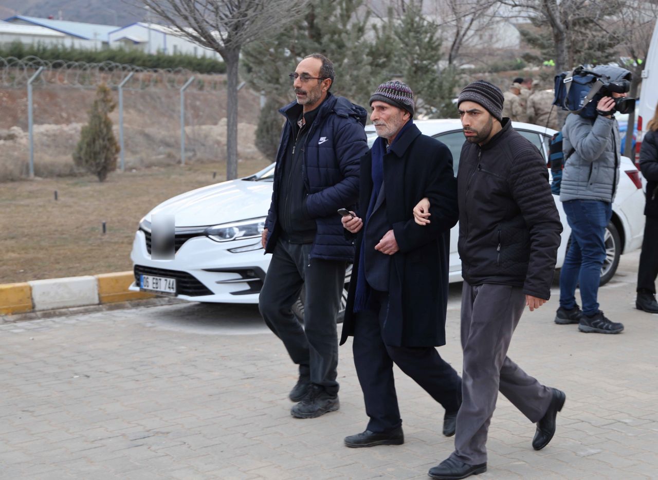 Erzincan'da facianın yaşandığı maden sahasında ailelerin acı bekleyişi... "Yardımcı olun, kurtarın" 2
