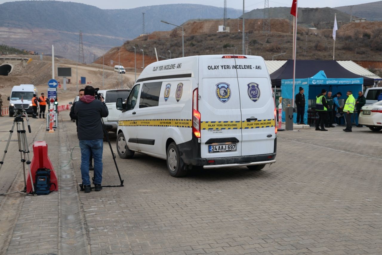 Erzincan'da facianın yaşandığı maden sahasında ailelerin acı bekleyişi... "Yardımcı olun, kurtarın" 5