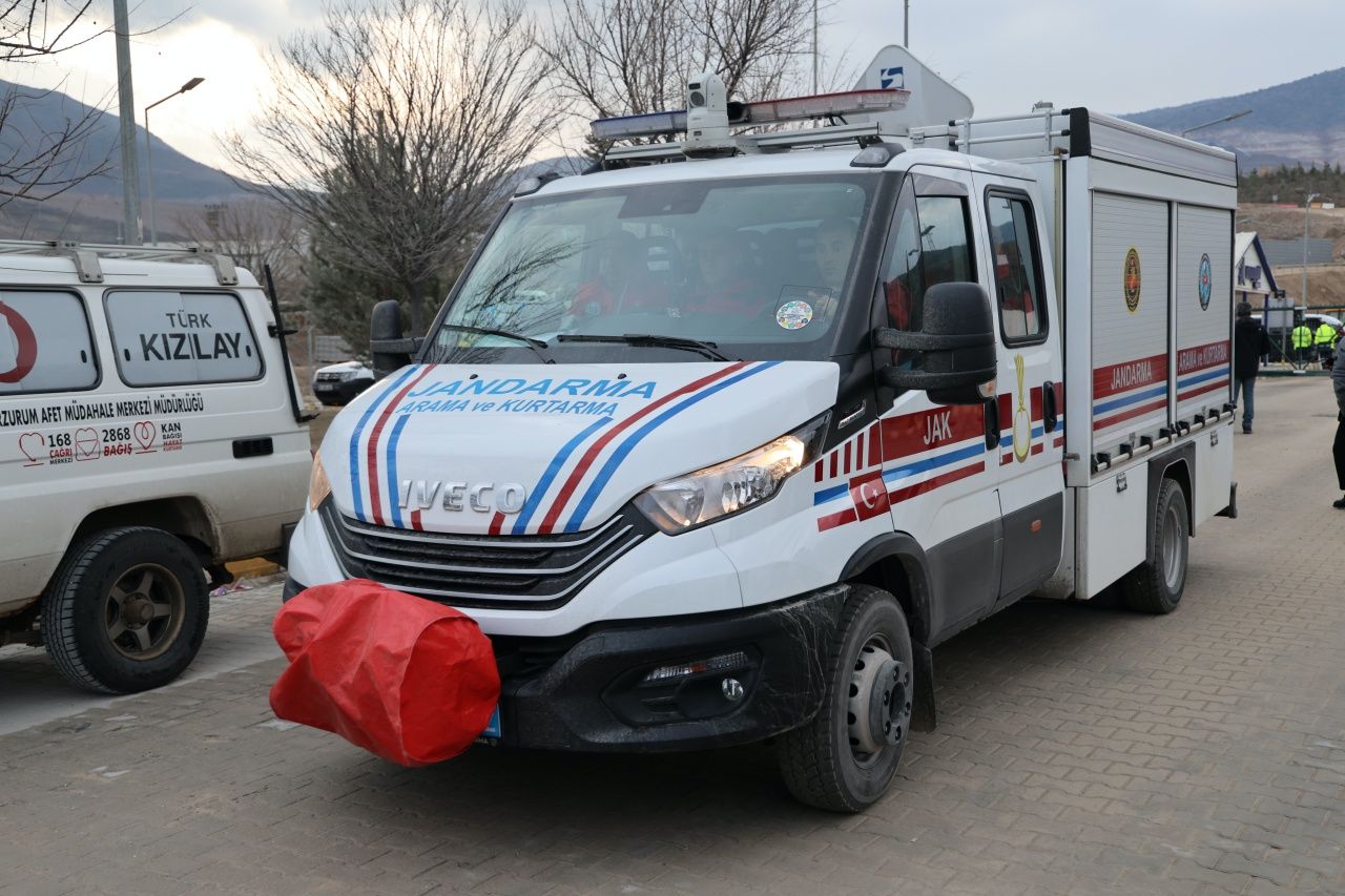 Erzincan'da facianın yaşandığı maden sahasında ailelerin acı bekleyişi... "Yardımcı olun, kurtarın" 4