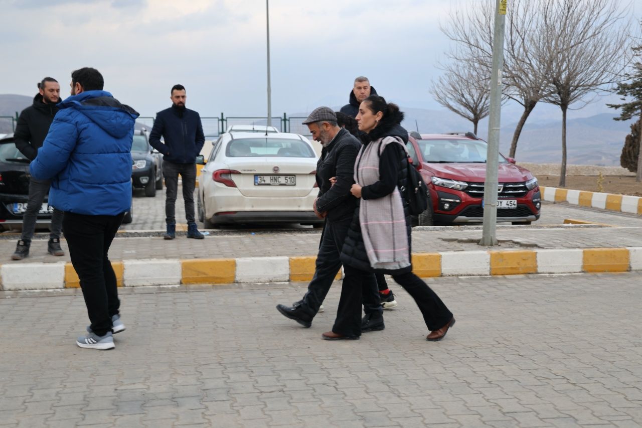 Erzincan'da facianın yaşandığı maden sahasında ailelerin acı bekleyişi... "Yardımcı olun, kurtarın" 3