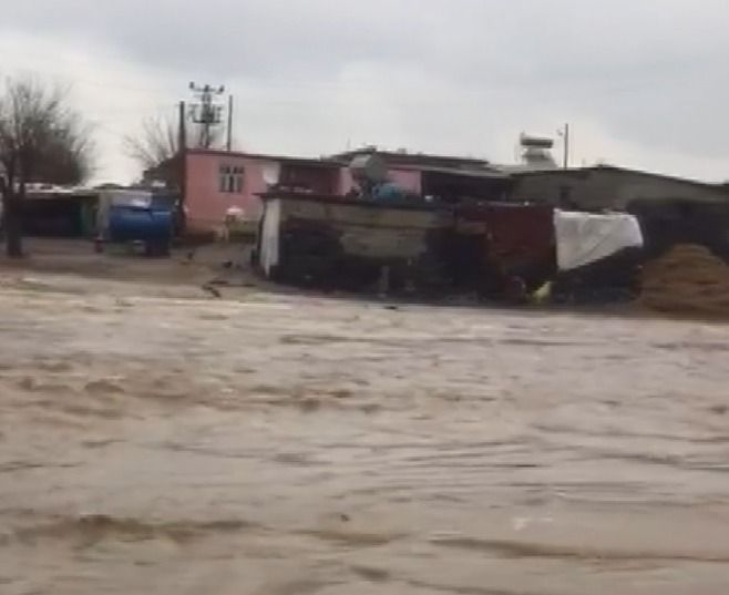Şanlıurfa ve Diyarbakır'da sağanak hayatı felç etti! İşte son durum! 4