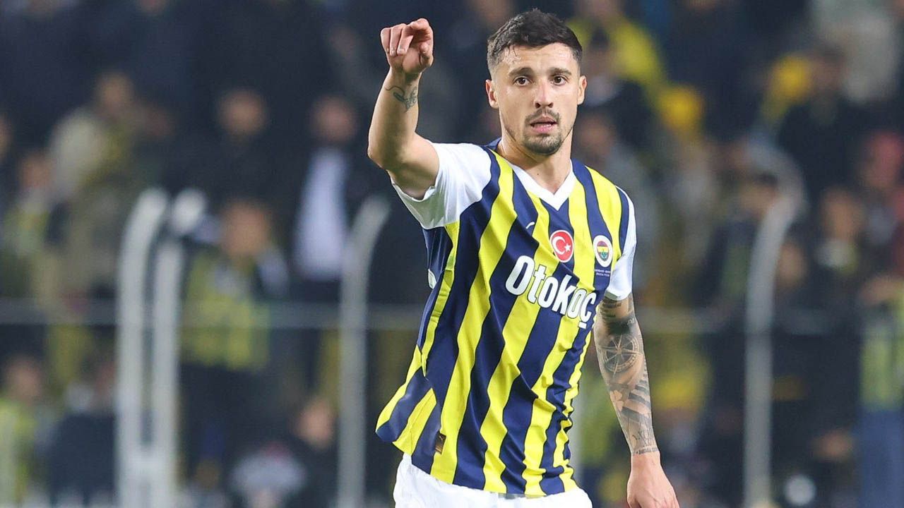 Sebastian Szymanski için herkesi şaşkına çeviren karar! Fenerbahçe’de İsmail Kartal kadroyu sil baştan değiştiriyor: O isimler Rizespor deplasmanında ilk 11’den kesik yiyecek… 14