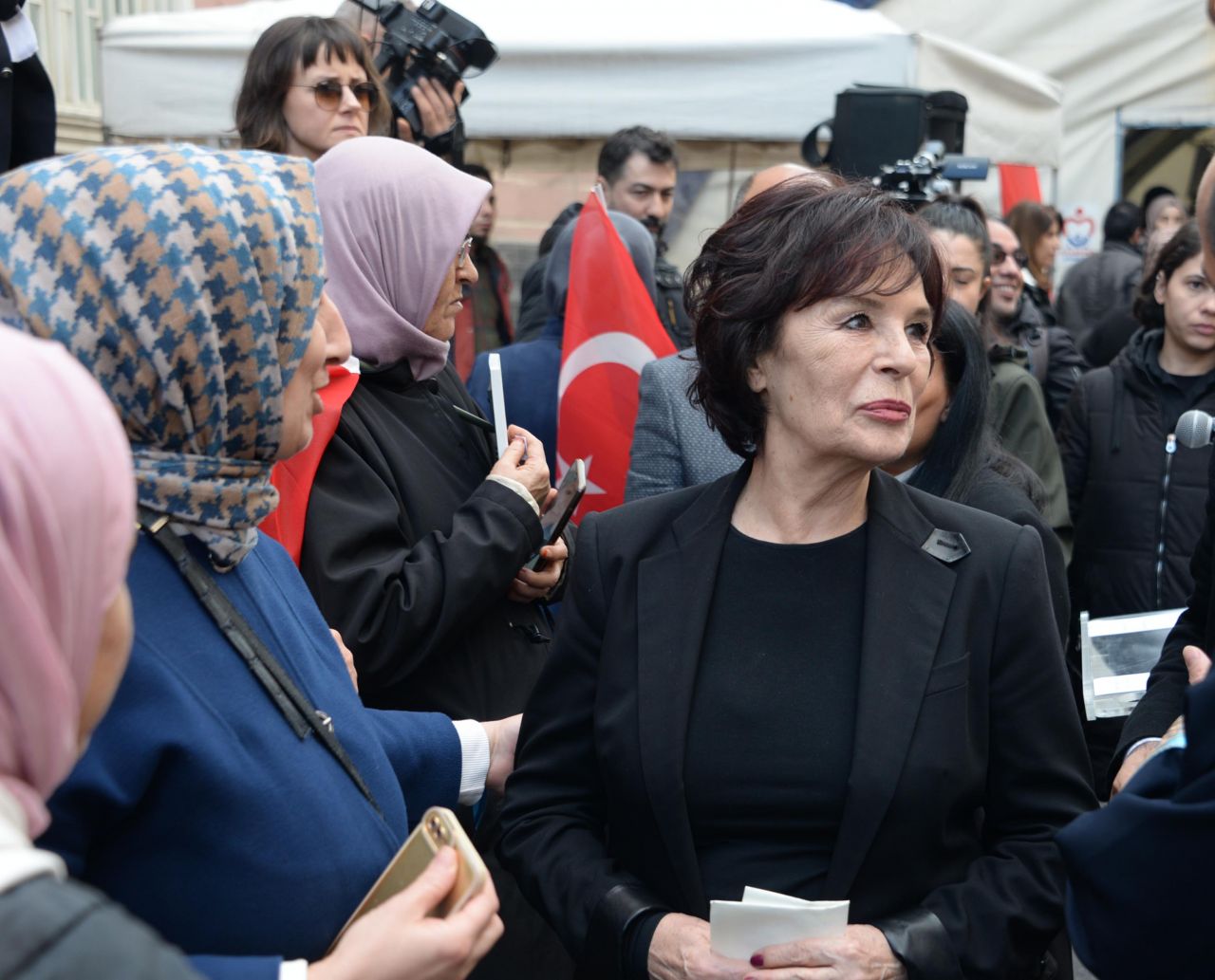 Usta sanatçı Hülya Koçyiğit Diyarbakır anneleriyle nöbet tuttu! 5