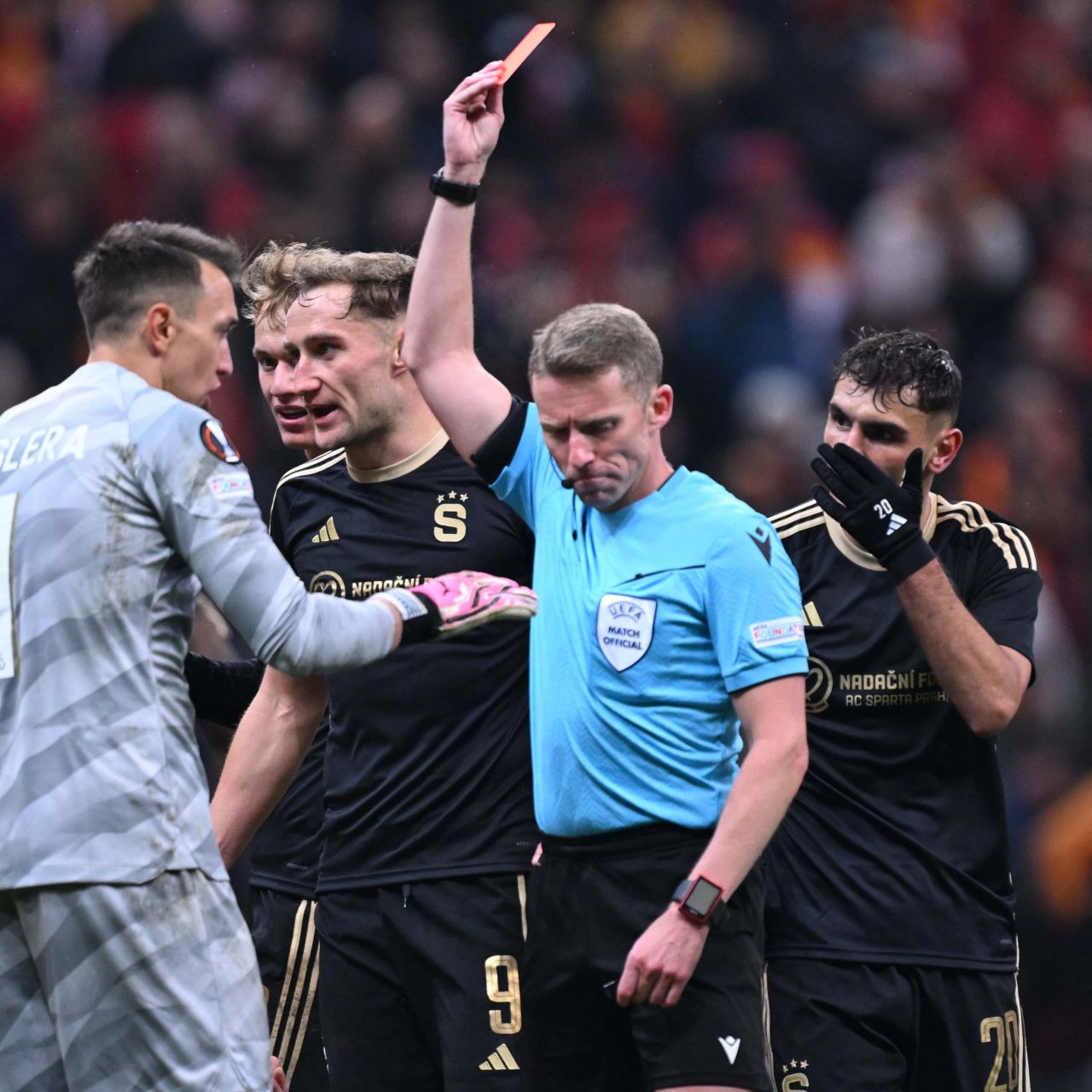 Sosyal medyayı ayağa kaldırmıştı: “Barış Alper Yılmaz’ın pozisyonu net penaltı! İspanyol hakem Galatasaray’ın penaltısını vermedi… Verilen iki kırmızı kart ise doğru karardı” 7