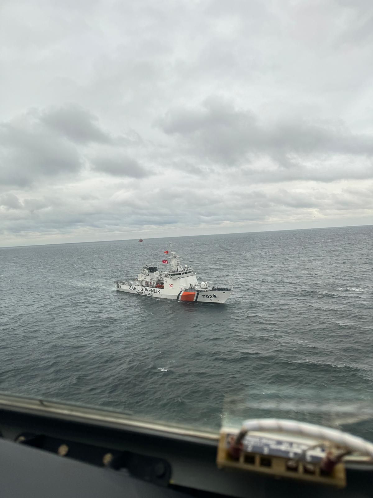 Marmara Denizi'nde batan geminin enkazından ilk görüntüler geldi! Yan yatmadan düz şekilde batmış... 11