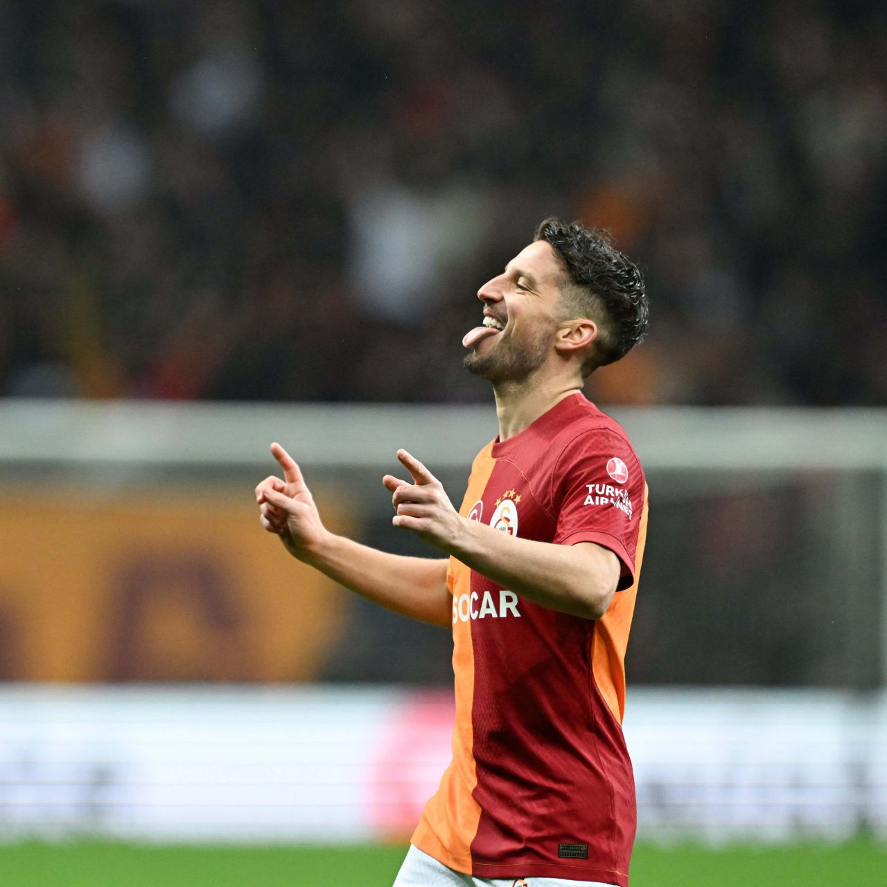 Çekya basını Galatasaray’ın galibiyetini manşetlere taşıdı! Taraftarlara hayran kaldılar: “Maçın başlamasıyla yaptığı ıslık ve tezahürat sağır edici bir kükremeye dönüştü” 4