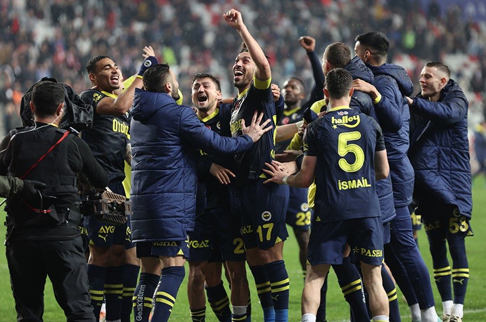 Ali Koç'tan inanılmaz başarı! 15 yıldır Şampiyonlar Ligi'ne gidemeyen Fenerbahçe Avrupa'da en iyi 20 takım arasına girdi: Herkesi şaşkına çeviren listeyi UEFA açıkladı 20