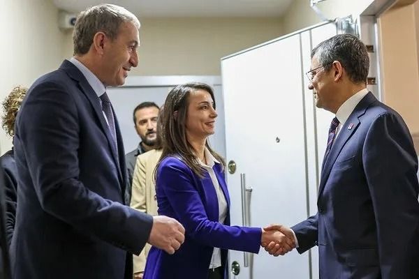 CHP ve DEM'den ortak karar iddiası! CHP Esenyurt adayını geri çekti! DEM yeni adaya sıcak bakıyor! 3