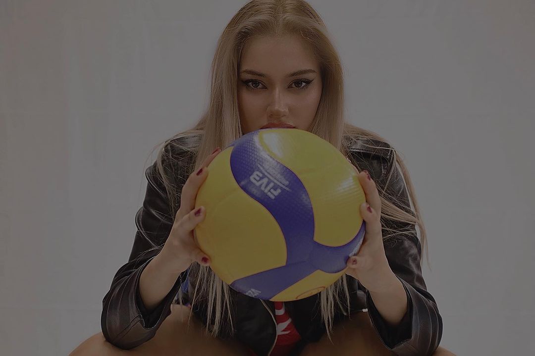 Maçta tüm gözler onun üstünde: Beşiktaşlı voleybolcu Hilal Kocakara güzelliğiyle büyülüyor! 15