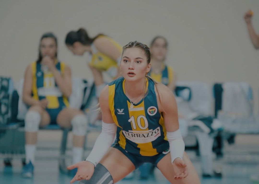 Maçta tüm gözler onun üstünde: Beşiktaşlı voleybolcu Hilal Kocakara güzelliğiyle büyülüyor! 5