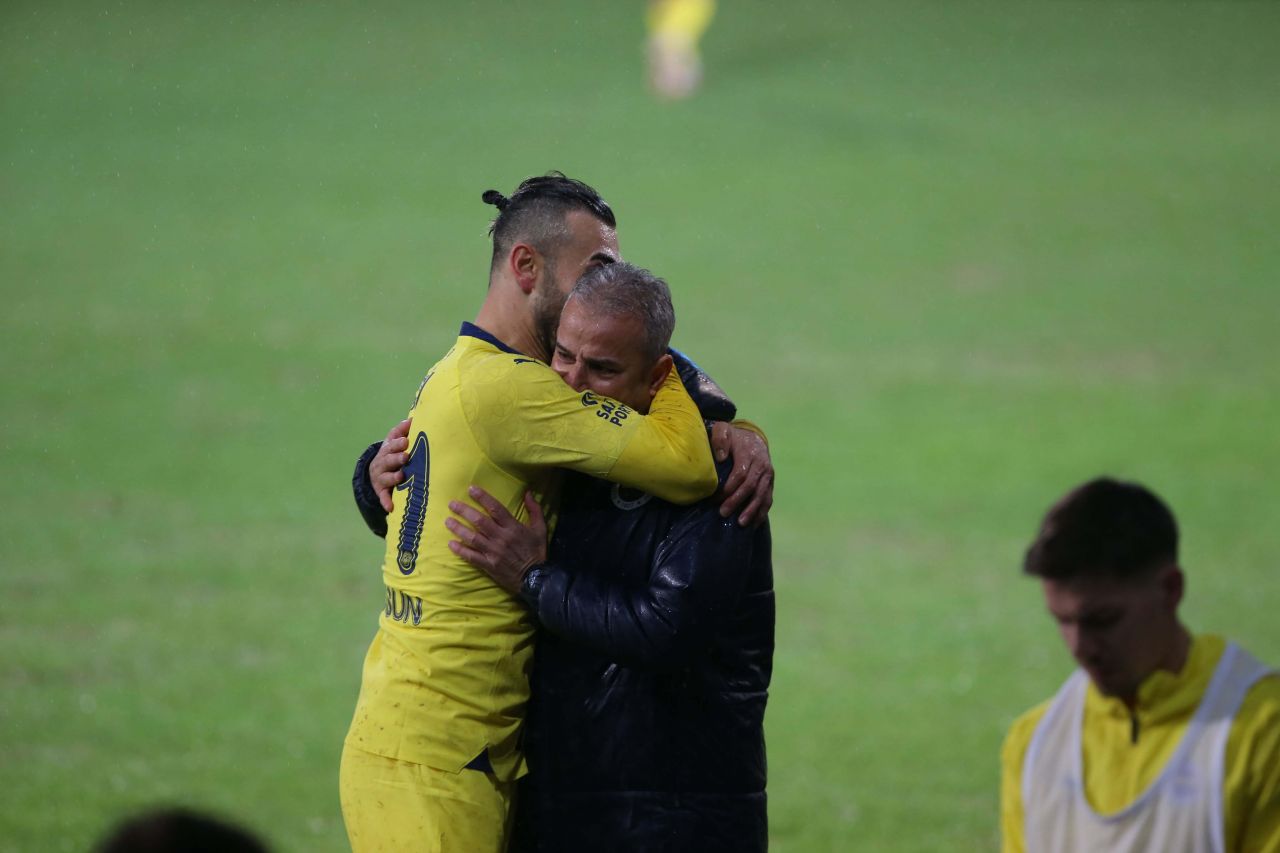 Sosyal medyaya damga vuran açıklama! Olay yaratan sözler: “Serdar Dursun hamlesi herkesi hayrete düşürdü! Tek mantıklı açıklaması İsmail Kartal ile Michy Batshuayi arasında devre arasında bir şey yaşandı!” 10