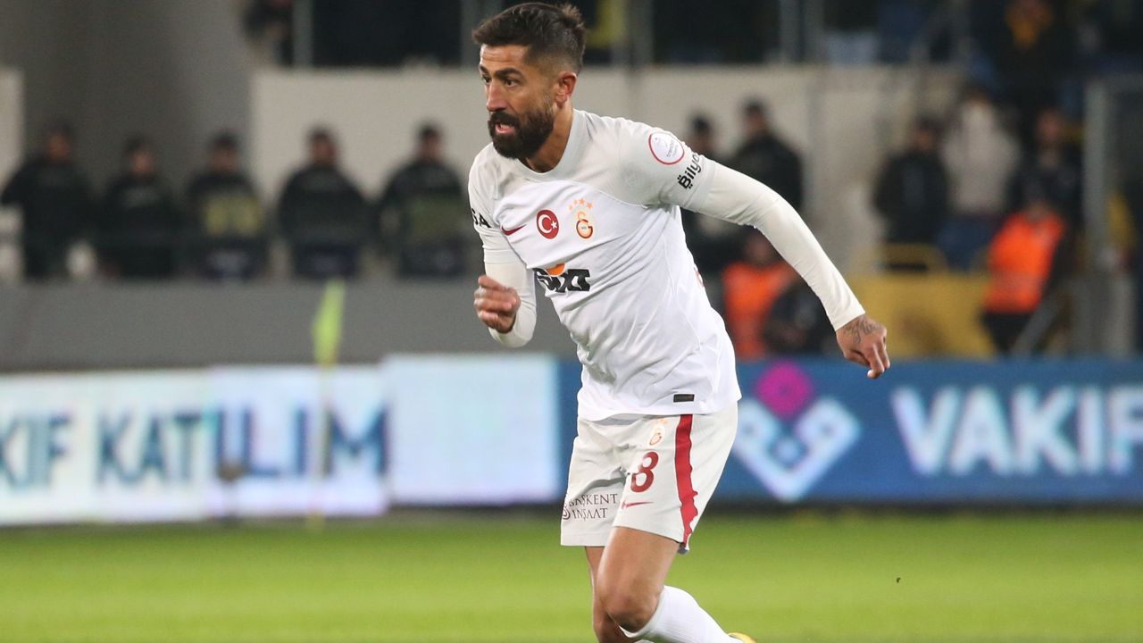Galatasaray’da haftalar sonra ortaya çıkan şok gerçek! “Erden Timur, Okan Buruk’u çağırmayıp futbolcuları bir araya topladı. Garsonlar odadan çıkarıldı ve ‘Kimin ne derdi varsa ortaya konuşsun’ denildi” 12