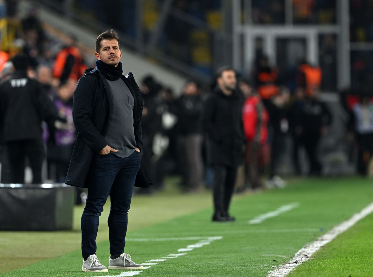 Canlı yayında herkesi şok eden sözler: "Yemin ederim Emre Belözoğlu Fenerbahçe'nin şampiyon olmasını istemiyor! Utan kendinden utan! İsmail Kartal senden 50 kat daha adamdır!" 5